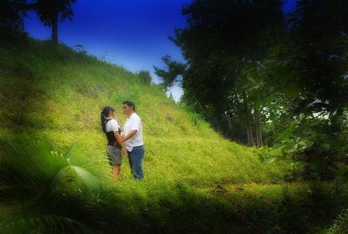 one of my favorite prenup picture - this was taken before we were married, for a av presentation during the reception..we had lots of laugh during the shoot..we're really not used having our pictures taken..ehehehe..so corny