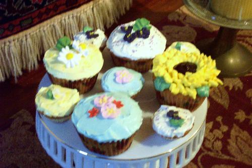 Cupcakes decotated  - I love to bake in addition I enjoy decotating the product and is not just delicious but appealing!