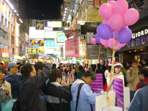 Christmas Eve in HK - This photo was taken in HK at the Chirstmas Eve. There is a bad street where have so many people there to celebrate Christmas. This is my frist time to be there, so i am really exsiting!