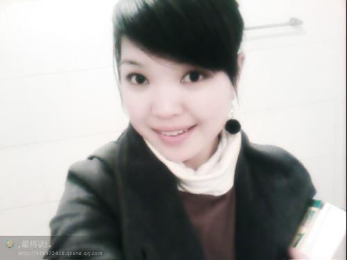 it is me. 2009 -   This photograhp was taken in my bathroom  in chinese most of gril like to take picture in bathroom
