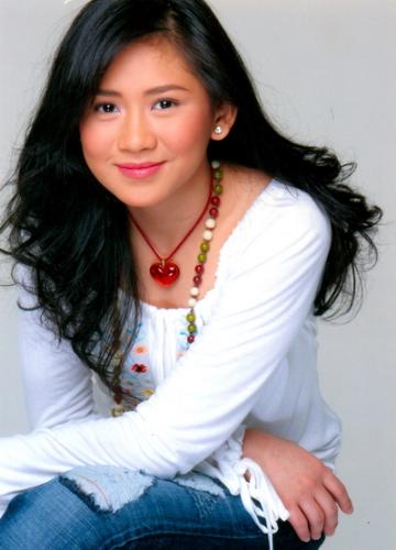 Sarah Geronimo - One of Sarah's studio pics.