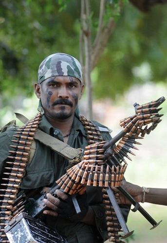 Sri Lankan Army Commando - Sri Lanka special forces and Commandos playing a major role in the world's largest hostage rescue mission! and beating the LTTE terrorists. Cheers to the brave lankan lions! Honor them!