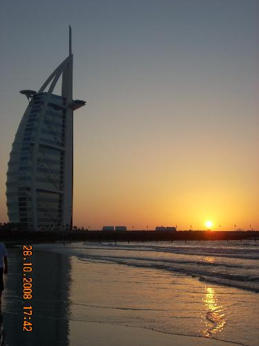 Bruj Al Arab Hotel - Bruj Al Arab is a seven star luxury hotel in Dubai.Hotel has 28 floors with 202 bedroom suits.It is one of the most expensive hotels in the world.Cost of staying starts from $ 1000 per night.Royal suite is most expensive at $ 28000 per night.
