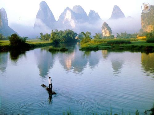 guilin water - here is the most beautiful place in china that i dream to go.
it is a natural scene spot.