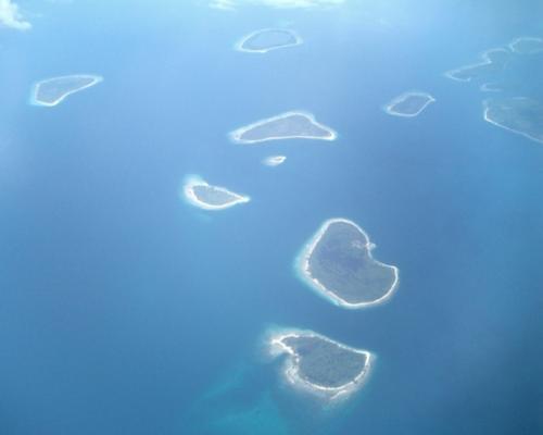 Islets in Southern Philippines - A group of islets in the southern part of the Philippines... white sands and great diving spots.