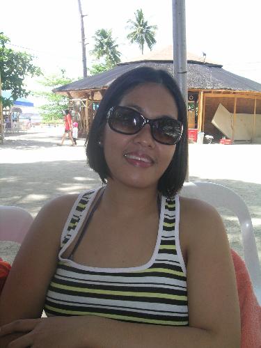 the real me - who am i thinking of? hhhmmm..no one,im just lookin' the camera for a perfect shot :P
