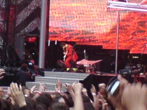 muse - matthew ballamy live at wembley stadium june 2007 :)