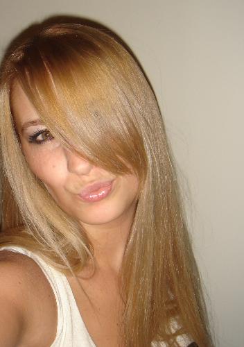 me... - a kiss for my lovely friends...:)