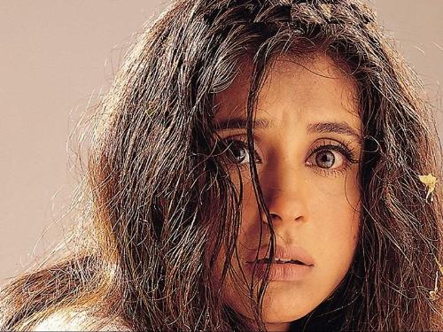 jungle - Ishq vishq,a bollywood film,starred by shahid kapoor and amrita rao.I like it very much.It's main attraction is it's music and have very good romance...