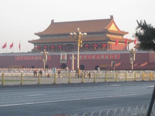 Tian'anmen Square - The other day, we visited Beijing. This photo was taken at 5:00 a.m. Everything is silent.  It is really solemn.