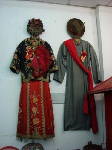 Traditional Wedding clothes in Hong Kong - This is the traditional wedding clothes of Hong Kong people, which is not used nowadays.