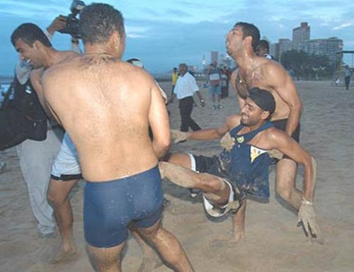 Indian cricket team - Indian cricket team plyers enjoying in beach