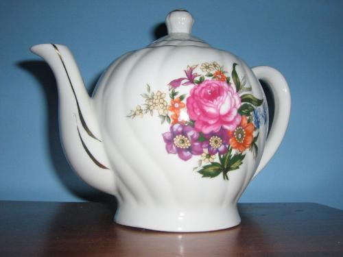 Floral teapot - Traditional British teapot