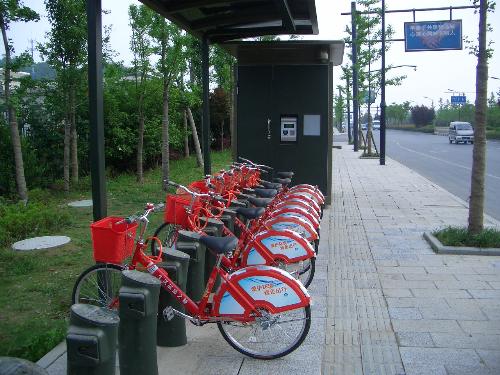 Free bike service for Hangzhou citizens - This is a photo taken in Hangzhou City when I was waiting for a bus to the North Bus Station back to Anji Town on May 17th, 2009. I have been to Hangzhou three times, but the first two times I did not take my digital camera with me and could not take a photo of it. So this time I am very glad to have a chance to take a photo of it and share it with you, my fellow myLotters in the hope that you enjoy it. 