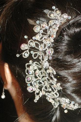 Bride's Hairstyle - The typical classic look of the bride