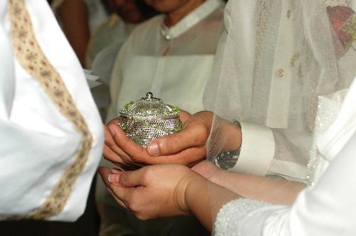 Treasures - Arrhae as a sign of the hubby giving money to the wifey to budget.