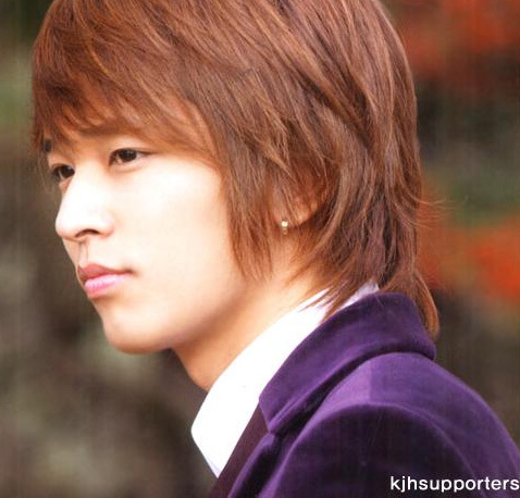 Kim Jeong Hoon - Kim Jeong Hoon (born January 20, 1980), also known in Japan as 'John Hoon', is a South Korean singer and actor. He initially rose to fame as a member of Korean duo UN debuting with the single Voice Mail in 2000. After the duo disbanded in 2005, his fame increased as an actor starring in Goong, a drama based on comic book of the same name.