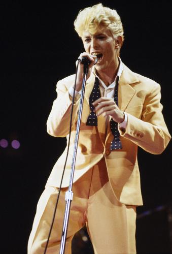 David Bowie - David Bowie in yellow suit