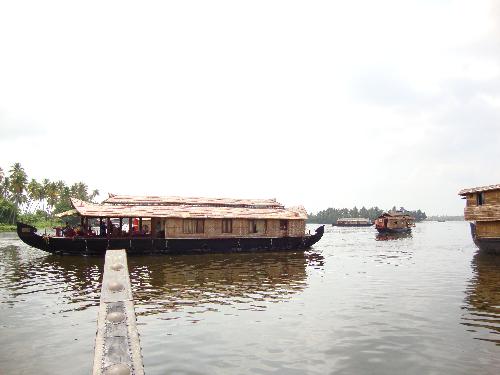 House boat - House boats in god's own country.A great experience to be inside these boats and spend some time in lake.We get food and every luxury facilities.Its in kerala a state in south india. Experiance great scenes and greenary.