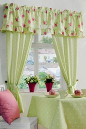 Nice cosy Curtins - Curtins that frame a window is my favorite.