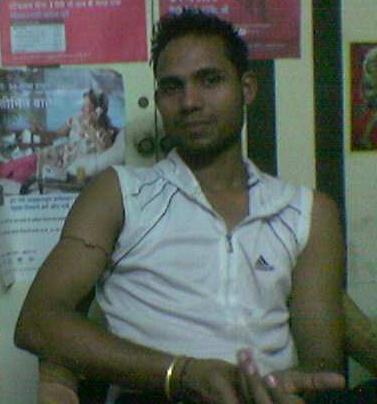 Hello  - Hum Hai Iss pal Yaha Jane Fir kal kaha. AA ji le Iss Pal Mei Sau janam