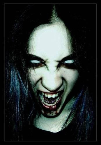 Le Vampire Du Danad - A true vampire vixen!
