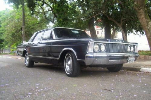 Ford Galaxy Landau 82 - A large car.