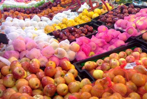 fruits - picture of different types of apple. There are red apples, not so red and green apples.