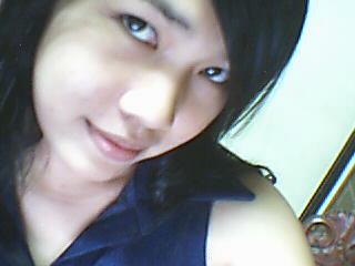 its me.. - this pix was taken in my brothers office using webcam..