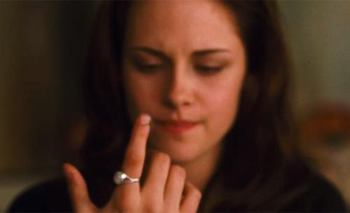 New Moon Clip - This a frozen video still clip from the upcoming movie New Moon