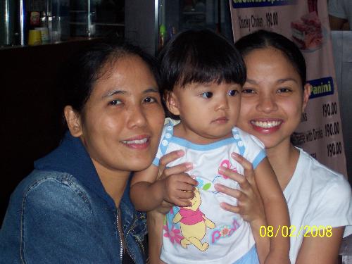 With Mylotter 'Babyfuzz' and her baby Yz - At the coffee shop in front of Max's after the lunch
