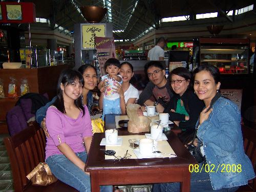 Mylotter lunch date attendees-all together.... - This is my favourite shot....