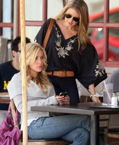 Kristin Cavallari and Lauren &#039;Lo&#039; Bosworth of &#039;The - Kristin Cavallari and Lauren &#039;Lo&#039; Bosworth of MTV&#039;s &#039;The Hills&#039; meeting for lunch at Lola&#039;s Cafe in Los Angeles. 