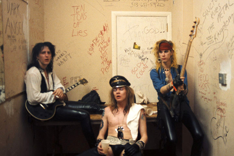 Guns n' Roses - Izzy, Axl and Duff backstage