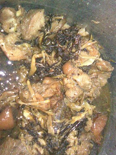 Pata Tim - pig&#039;s feet stew is locally called pata tim