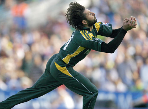 Shahid Afridi - Shahid Afridi taking one of the best catches of the tournament, T20 WC