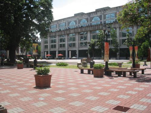Quadricentenial Square at the distance - This picture was taken by my eldest sister less than 2 years ago, it was sunny out there which i really wish that i can go there and hang around all by myself. (the reason that i can't go there because i don't have any more money).