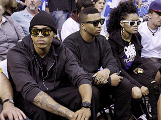 Chris Brown, Rihanna, And a Look A Like - Chris Brown at Game 5 of the NBA Finals in Orlando with a Rihanna look a like. She was wearing dark sunglasses and sat 2 seats away from Chris, but she leaned over a lot to talk to hime. During the halftime a crowd formed around Chris and the woman, but it wasn't Rihanna. It was Teyana Taylor a new music artist.