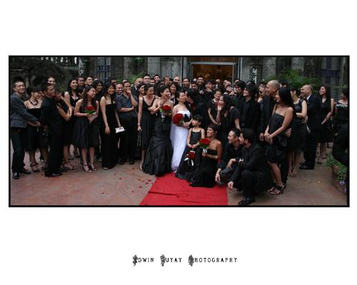 The Black Wedding - You won't believe this! It's really a black wedding! Guests and sponsors wore black all the way! It's just the bride who've worn the white dress..  It's ridiculous tho it's still unique.. How about ya? How's your dream wedding? Is this as unique as what are you seeing on this pic?