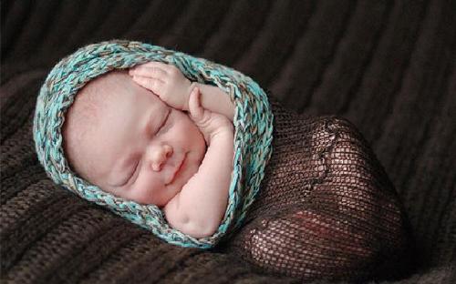 baby simle - babies smile while they are sleeping.isnt that awesome. They are angels of God