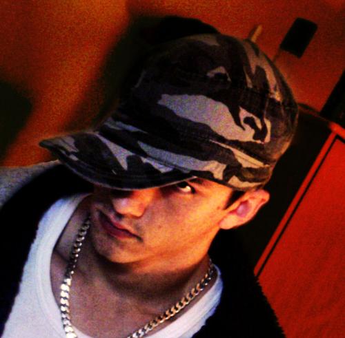 tony carl loo-is:P - posing? lol
