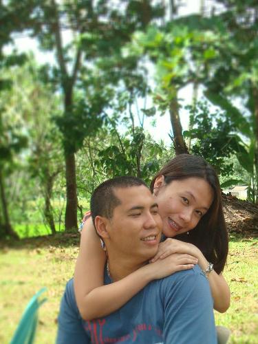 sweetness - A photos of elle and keith sharing a moment together. Despite the 7 year relationship they have been in, still the giddiness and excitement exist in this relationship.