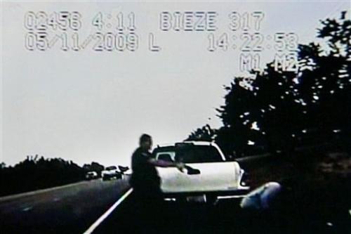 72 year old grandma tasered - This is an image of the video of a 72 year old woman that was tasered by a texas officer.