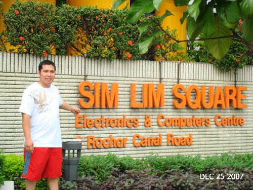 Sim Lim Square - This is an electronic Mall...known to be a great place to buy stuffs. Definitely for electronic savy people like my bf Keith.