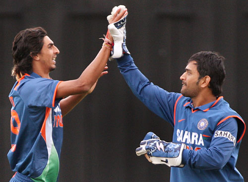 dhoni with ishant sharma - ishant celebrating the wicket with dhoni