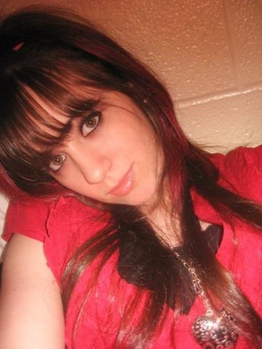 this is me! - why is this necessary? it is a pic of me. i don't need to describe my beauty. it's evident in the pic.:P