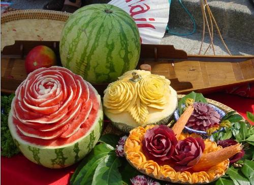 creative art of watermelon carving - when you see this,you will certainly be subdue by great art.