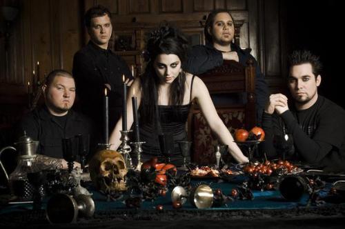 Evanescence - The entire band Evanescence