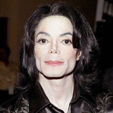 Micheal Jackson - Micheal Jackson the king of Pop in airport