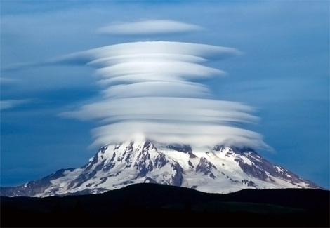 clouds - clouds over a beautiful mountian somewhere in american clouds - clouds over a beautiful mountian somewhere in american